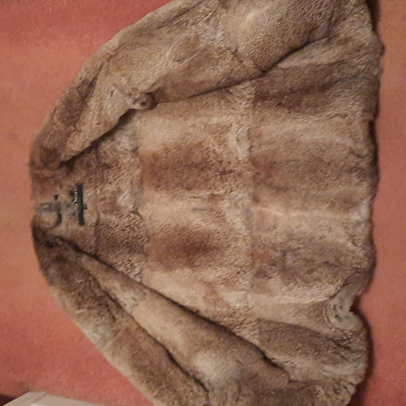 REAL Rabbit Fur Vest - Picture 4 of 10